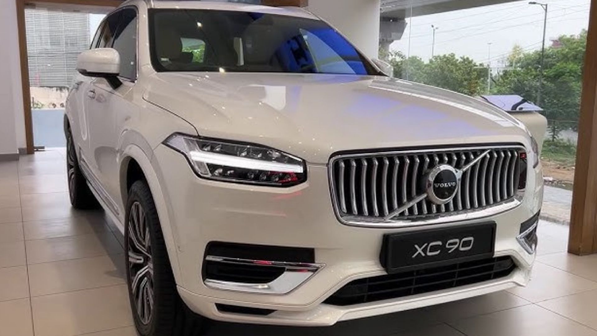 Volvo Slashes XC60 and XC90 Prices by Up to ₹6.9 Lakh After GST 2.0
